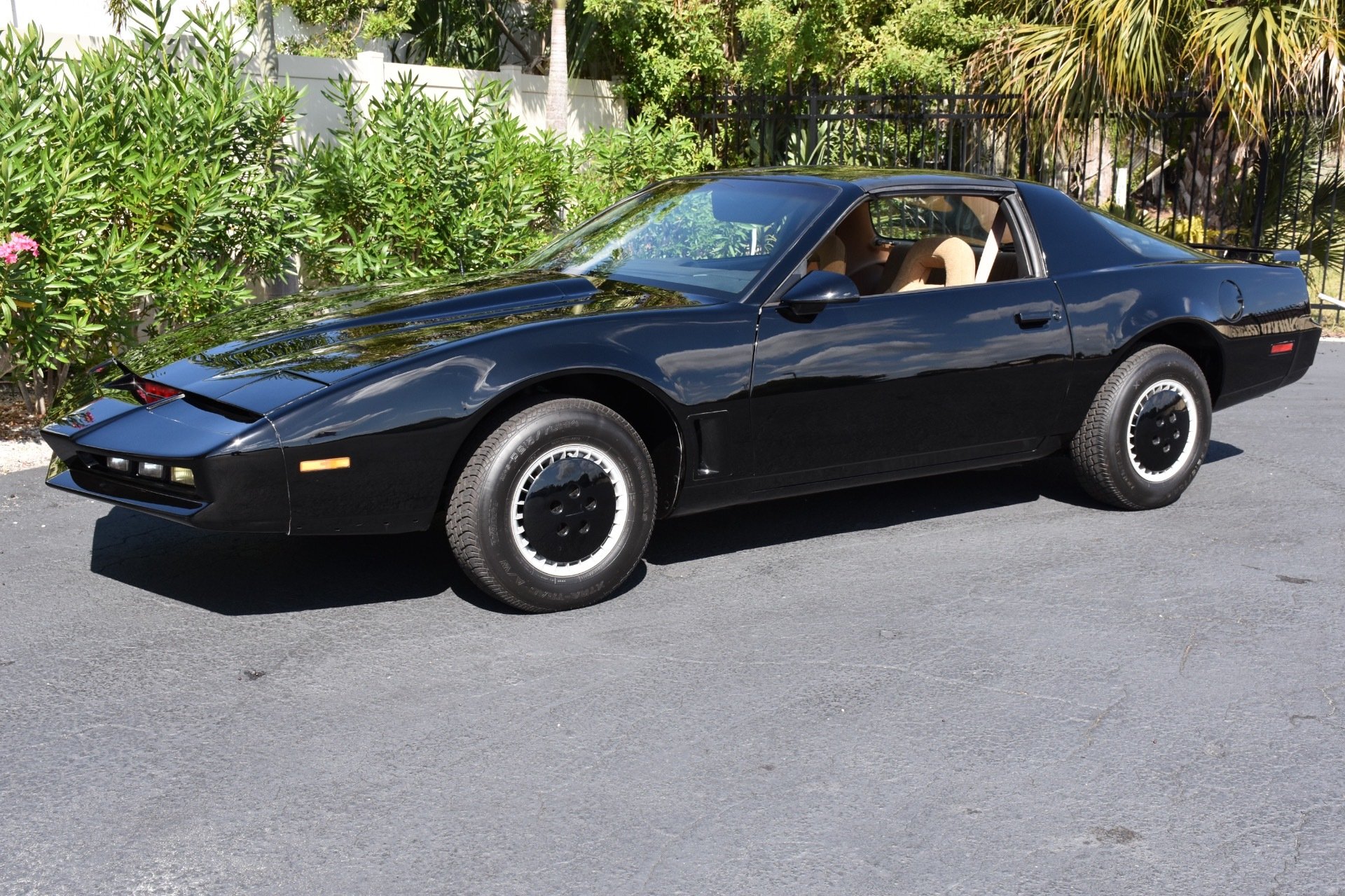 4. Knight Rider_1989-Pontiac Trans Am